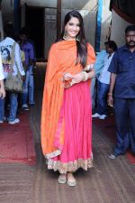 Sonam Kapoor on the sets of India_s Got Talent in Filmcity, Mumbai on 17th Sept 2011 (49).JPG